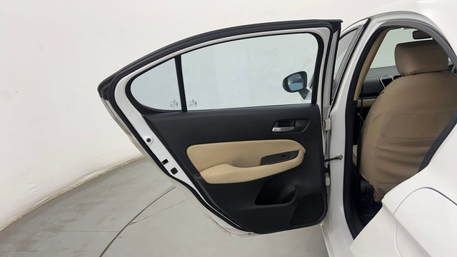 Second-hand 2022 Honda City V MT Diesel for sale in Pune-34