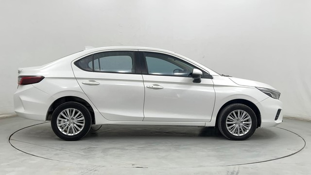Second-hand 2022 Honda City V MT Diesel for sale in Pune-2