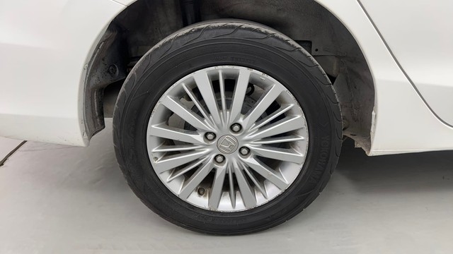 Second-hand 2022 Honda City V MT Diesel for sale in Pune-18