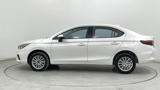 Second-hand 2022 Honda City V MT Diesel for sale in Pune-6