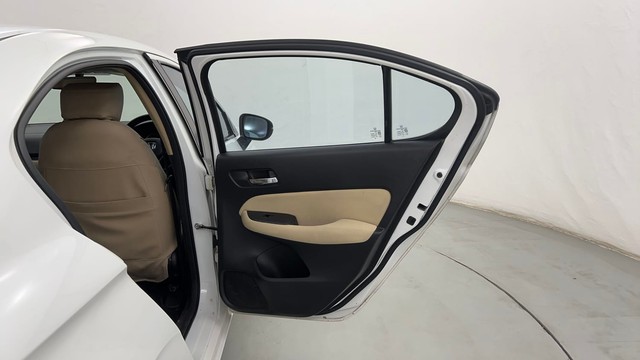 Second-hand 2022 Honda City V MT Diesel for sale in Pune-27