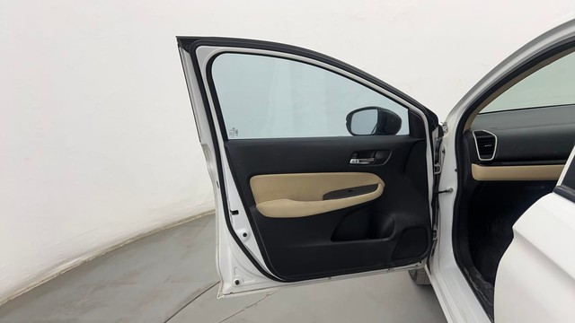 Second-hand 2022 Honda City V MT Diesel for sale in Pune-28