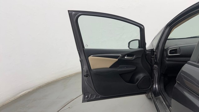 Second-hand 2018 Honda Jazz VX for sale in Pune-32