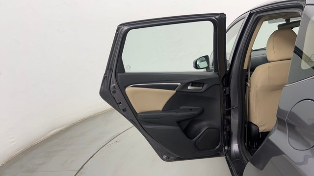 Second-hand 2018 Honda Jazz VX for sale in Pune-34