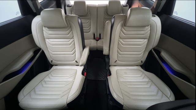 Second-hand 2022 Kia Carens Luxury Plus 6 STR Diesel for sale in Gurgaon-28