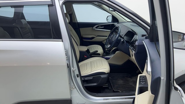 Second-hand 2022 Kia Carens Luxury Plus 6 STR Diesel for sale in Gurgaon-15