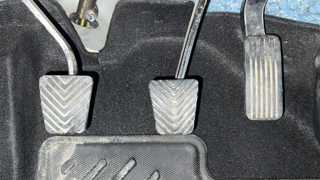 Second-hand 2022 Kia Carens Luxury Plus 6 STR Diesel for sale in Gurgaon-14