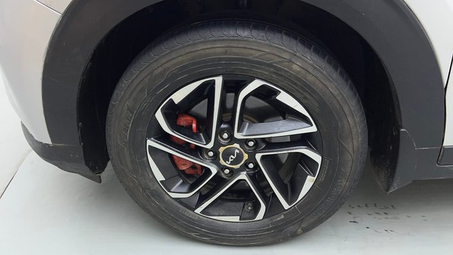 Second-hand 2022 Kia Carens Luxury Plus 6 STR Diesel for sale in Gurgaon-20