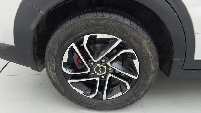 Second-hand 2022 Kia Carens Luxury Plus 6 STR Diesel for sale in Gurgaon-18