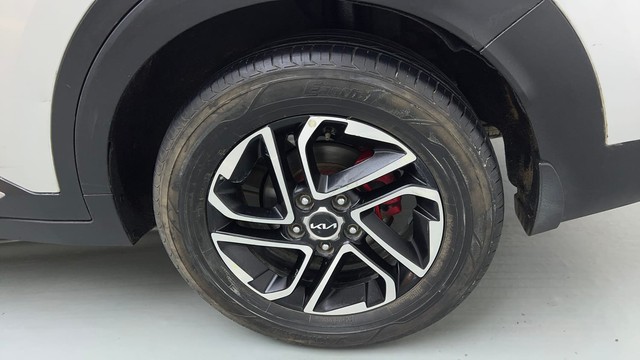 Second-hand 2022 Kia Carens Luxury Plus 6 STR Diesel for sale in Gurgaon-19