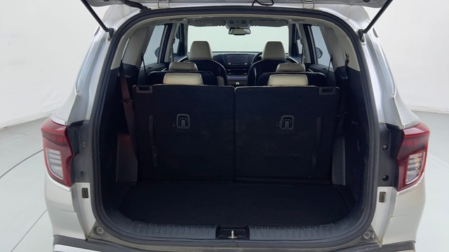 Second-hand 2022 Kia Carens Luxury Plus 6 STR Diesel for sale in Gurgaon-9