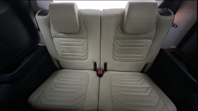 Second-hand 2022 Kia Carens Luxury Plus 6 STR Diesel for sale in Gurgaon-25