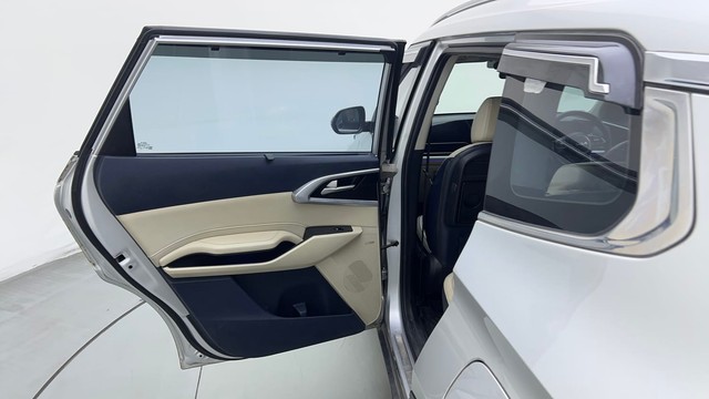 Second-hand 2022 Kia Carens Luxury Plus 6 STR Diesel for sale in Gurgaon-29