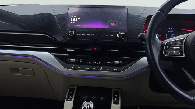 Second-hand 2022 Kia Carens Luxury Plus 6 STR Diesel for sale in Gurgaon-36