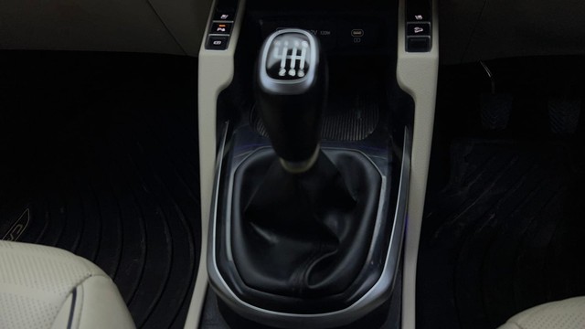 Second-hand 2022 Kia Carens Luxury Plus 6 STR Diesel for sale in Gurgaon-12