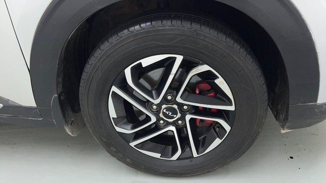 Second-hand 2022 Kia Carens Luxury Plus 6 STR Diesel for sale in Gurgaon-17