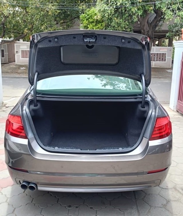 Second-hand 2012 BMW 5 Series 520d Sedan for sale in Coimbatore-18