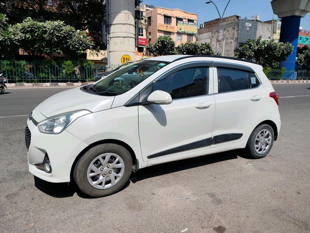 Second-hand 2018 Hyundai Grand i10 1.2 Kappa Sportz Option for sale in New Delhi-3