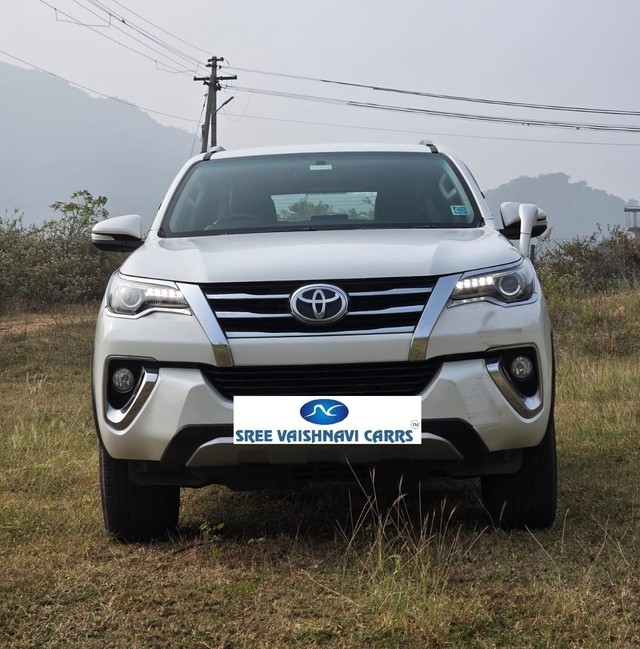Toyota Fortuner 2.8 4WD AT BSIV Second-hand 2017 Toyota Fortuner 2.8 4WD AT BSIV for sale in Coimbatore-4
