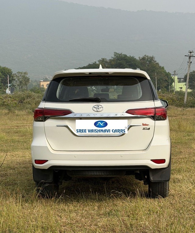 Toyota Fortuner 2.8 4WD AT BSIV Second-hand 2017 Toyota Fortuner 2.8 4WD AT BSIV for sale in Coimbatore-2