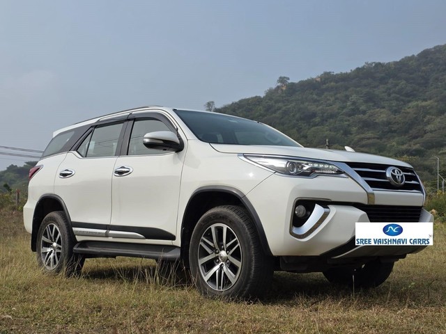 Toyota Fortuner 2.8 4WD AT BSIV Second-hand 2017 Toyota Fortuner 2.8 4WD AT BSIV for sale in Coimbatore-0