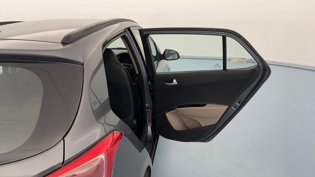 Second-hand 2015 Hyundai Grand i10 1.2 Kappa Sportz BSIV for sale in Lucknow-32