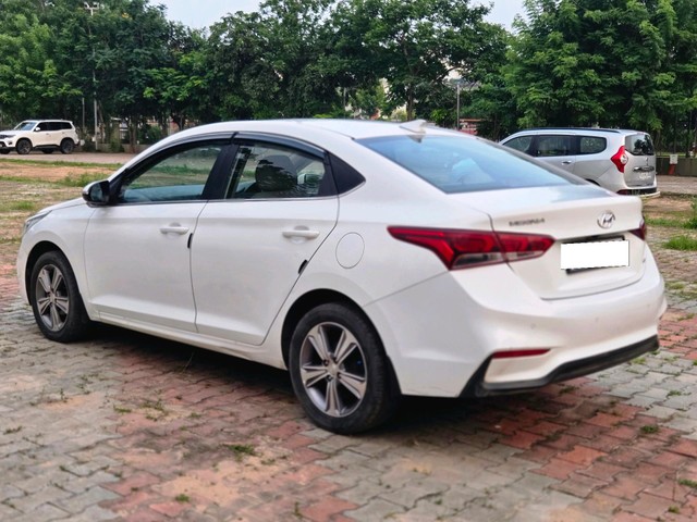 Second-hand 2018 Hyundai Verna CRDi 1.6 AT SX Plus for sale in Ahmedabad-3