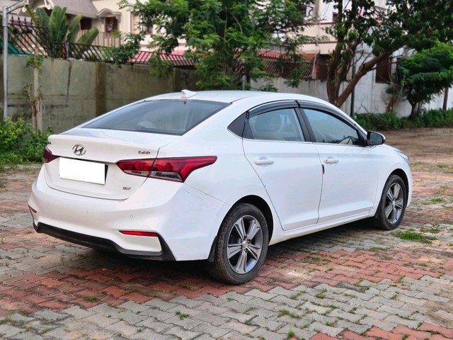 Second-hand 2018 Hyundai Verna CRDi 1.6 AT SX Plus for sale in Ahmedabad-10