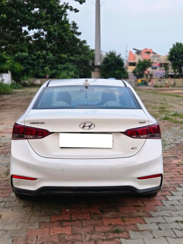 Second-hand 2018 Hyundai Verna CRDi 1.6 AT SX Plus for sale in Ahmedabad-2