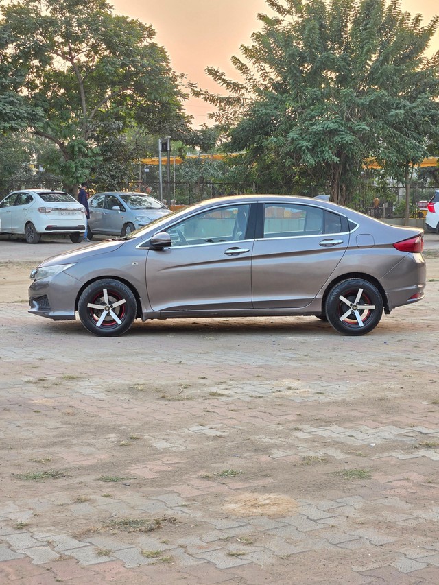 Second-hand 2016 Honda City i DTec SV for sale in Ahmedabad-5