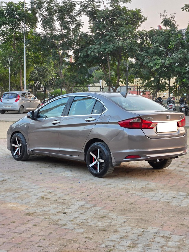 Second-hand 2016 Honda City i DTec SV for sale in Ahmedabad-3