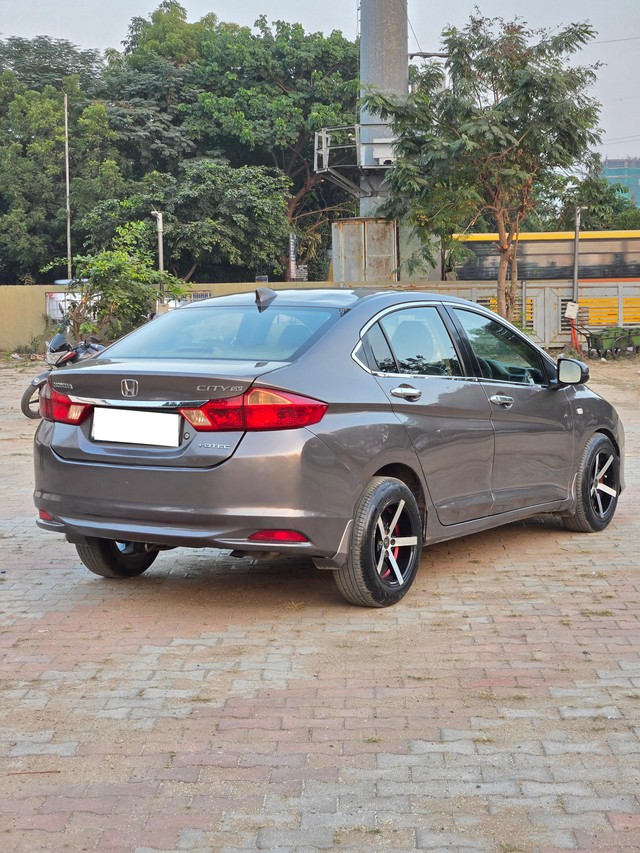 Second-hand 2016 Honda City i DTec SV for sale in Ahmedabad-8