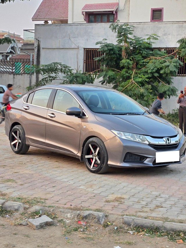 Second-hand 2016 Honda City i DTec SV for sale in Ahmedabad-7