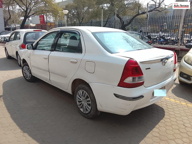 Second-hand 2011 Toyota Etios V for sale in New Delhi-3