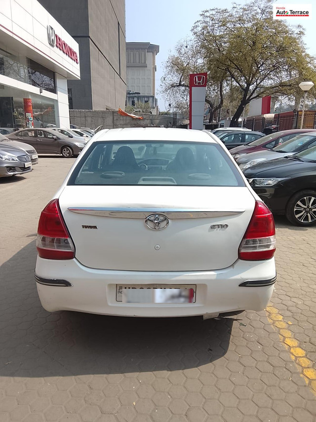 Second-hand 2011 Toyota Etios V for sale in New Delhi-7