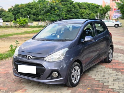 Second-hand 2016 Hyundai Grand i10 Sportz for sale in Ahmedabad