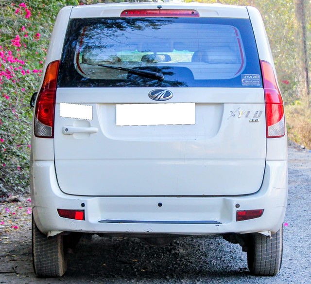 Second-hand 2011 Mahindra Xylo E8 for sale in Ahmedabad-2