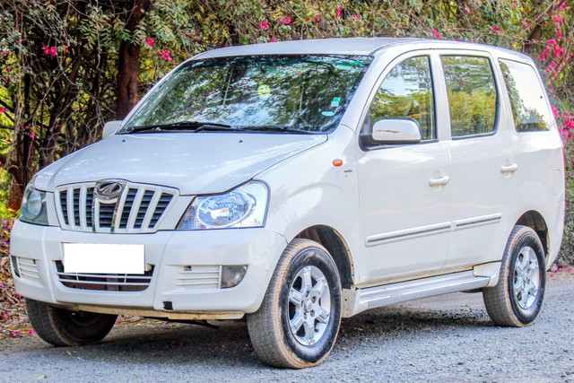 Second-hand 2011 Mahindra Xylo E8 for sale in Ahmedabad-5