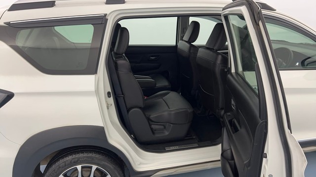 Second-hand 2022 Maruti Suzuki XL6 Alpha AT BSVI for sale in Lucknow-31