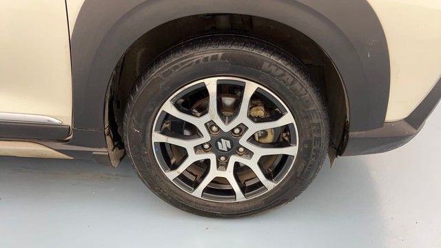 Second-hand 2022 Maruti Suzuki XL6 Alpha AT BSVI for sale in Lucknow-17