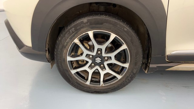 Second-hand 2022 Maruti Suzuki XL6 Alpha AT BSVI for sale in Lucknow-20