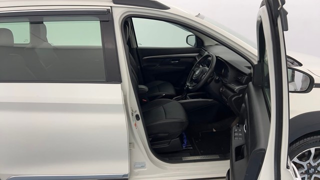 Second-hand 2022 Maruti Suzuki XL6 Alpha AT BSVI for sale in Lucknow-15