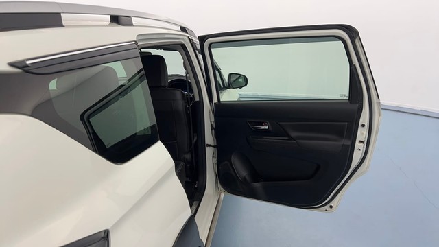 Second-hand 2022 Maruti Suzuki XL6 Alpha AT BSVI for sale in Lucknow-32