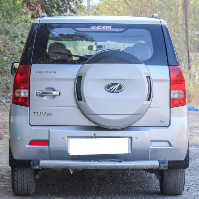 Second-hand 2017 Mahindra TUV 300 T6 Plus for sale in Ahmedabad-16