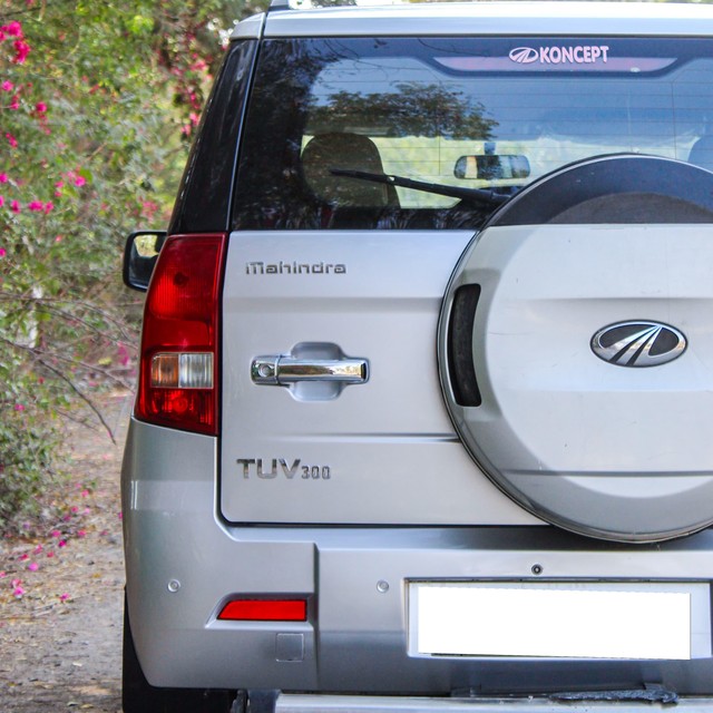 Second-hand 2017 Mahindra TUV 300 T6 Plus for sale in Ahmedabad-15