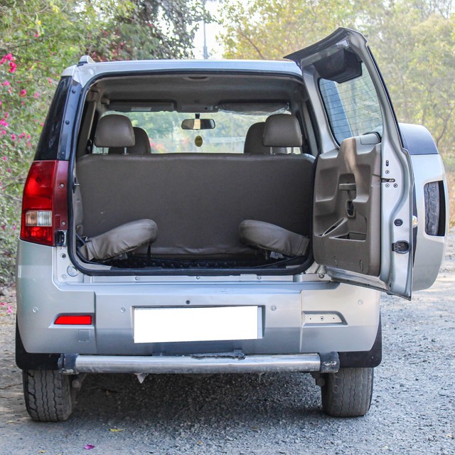 Second-hand 2017 Mahindra TUV 300 T6 Plus for sale in Ahmedabad-2