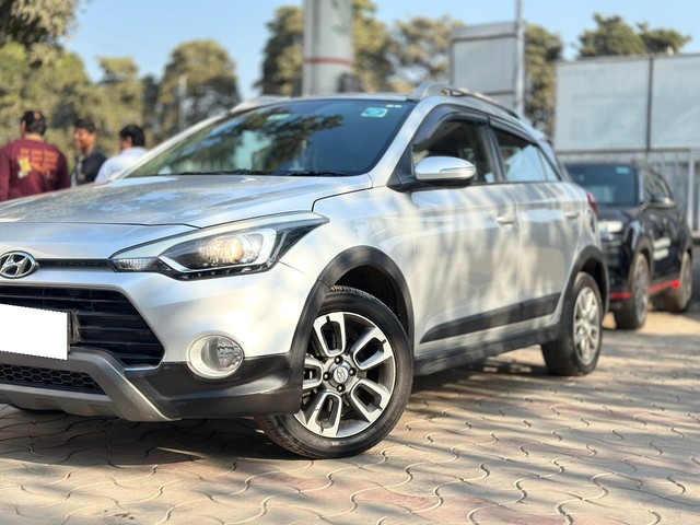 Second-hand 2015 Hyundai i20 Active 1.4 for sale in Lucknow-2