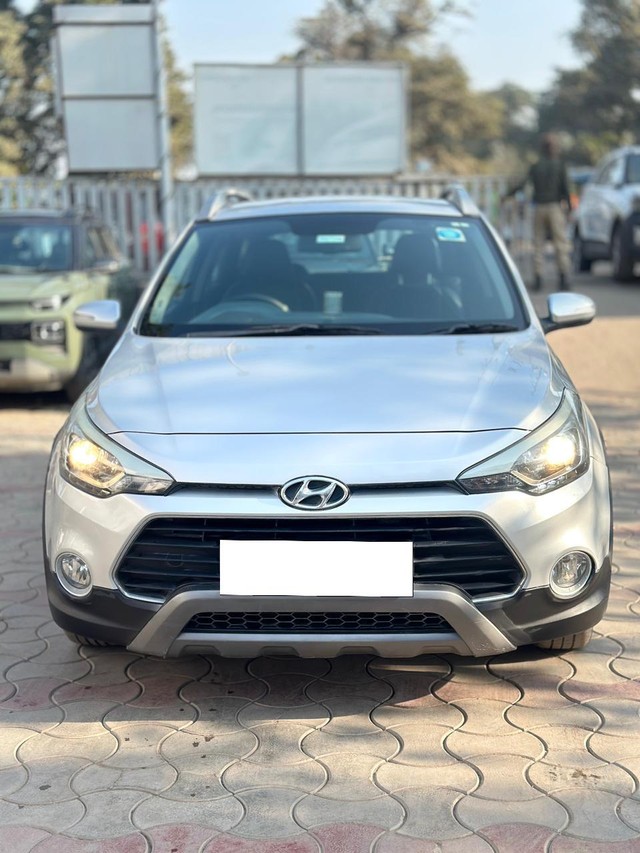 Second-hand 2015 Hyundai i20 Active 1.4 for sale in Lucknow-3