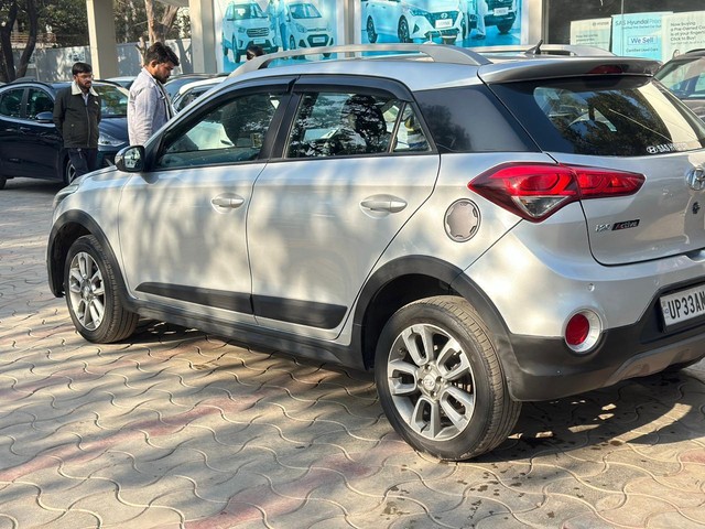Second-hand 2015 Hyundai i20 Active 1.4 for sale in Lucknow-5