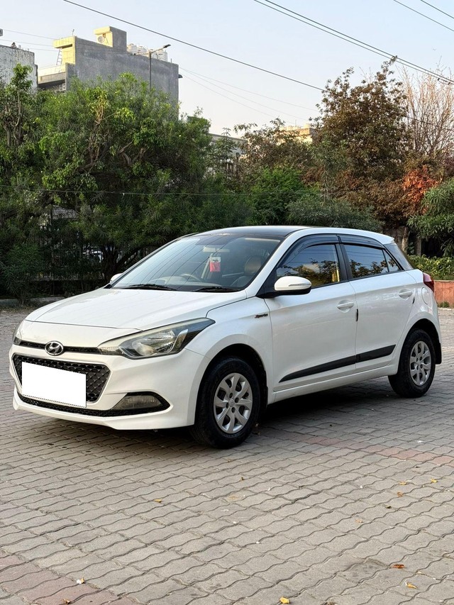 Second-hand 2017 Hyundai i20 Sportz 1.2 for sale in New Delhi-6